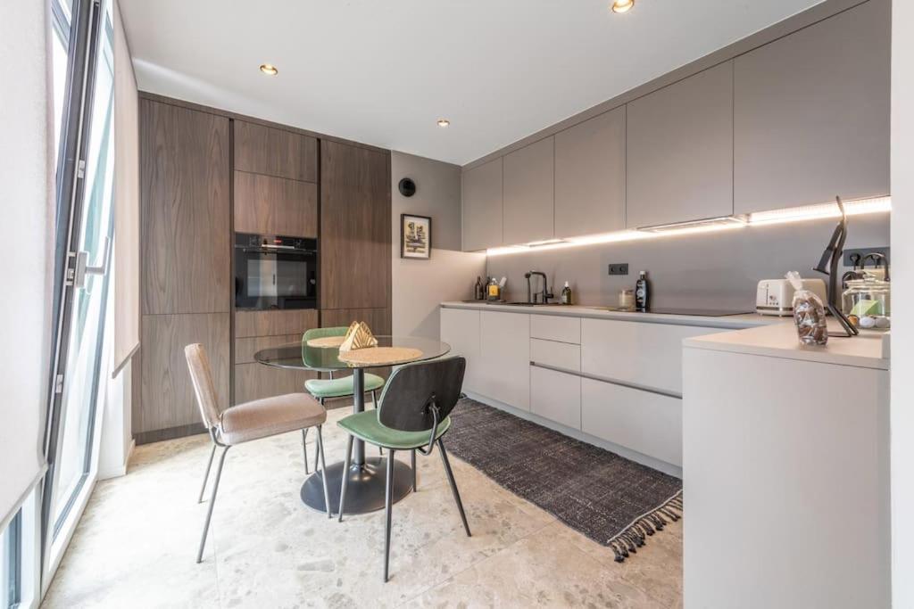Haut De Gamme, Appt Entier, Vue Sur Tout Appartement *